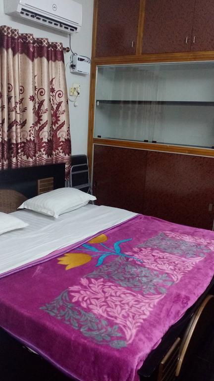 Suryas Guest House Chennai Exterior photo